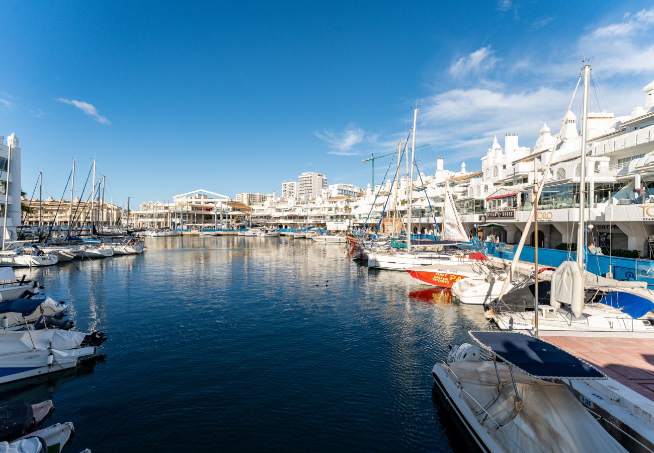 Apartamento en Benalmádena - MalagaSuite Puerto Marina Benalmadena