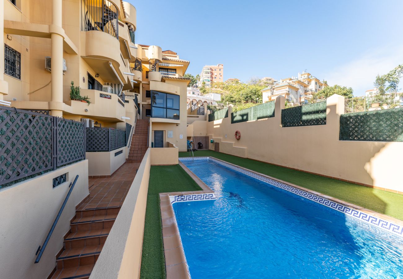 Apartamento en Torremolinos - MalagaSuite Beautiful Pool & Parking