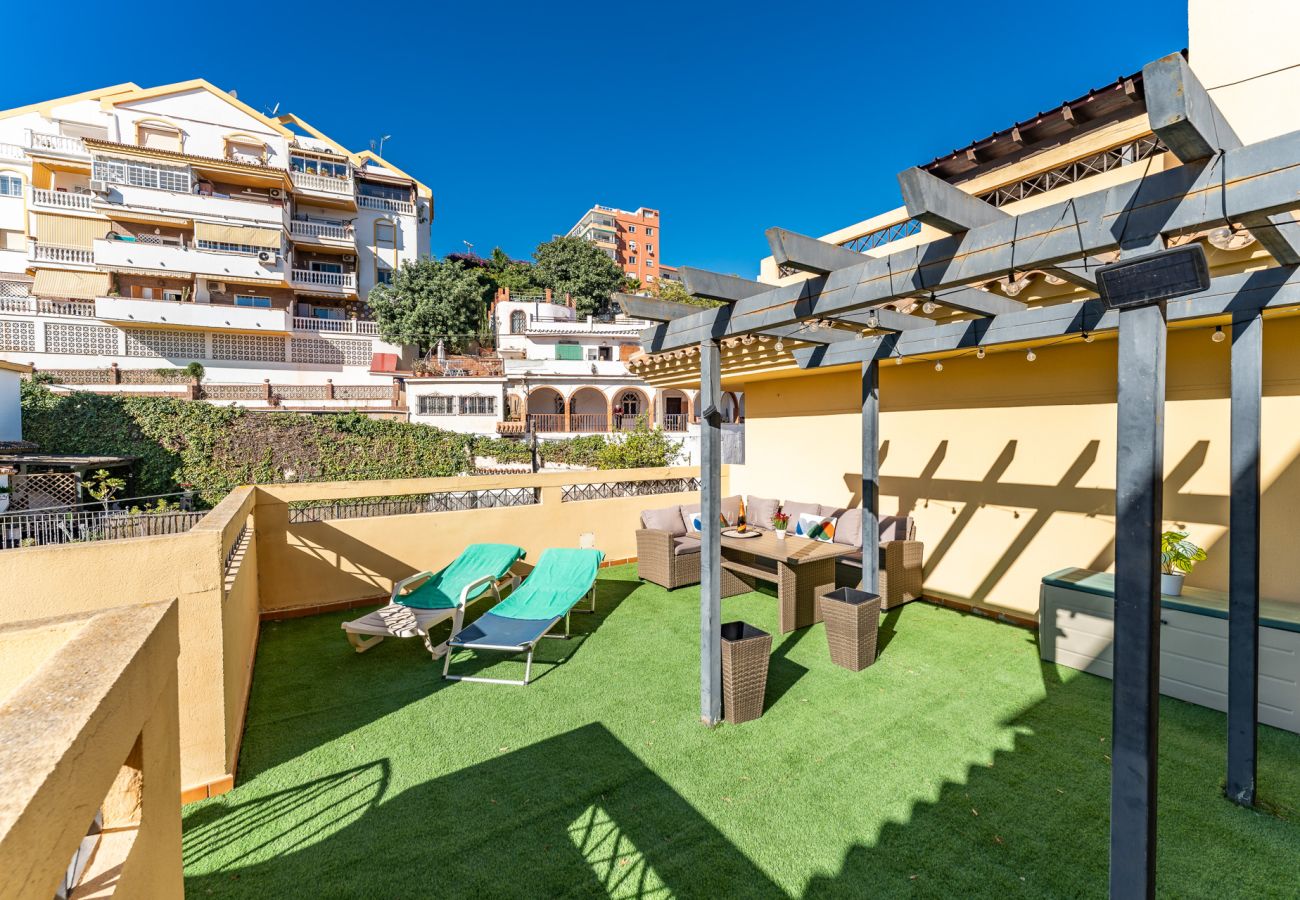 Apartamento en Torremolinos - MalagaSuite Beautiful Pool & Parking