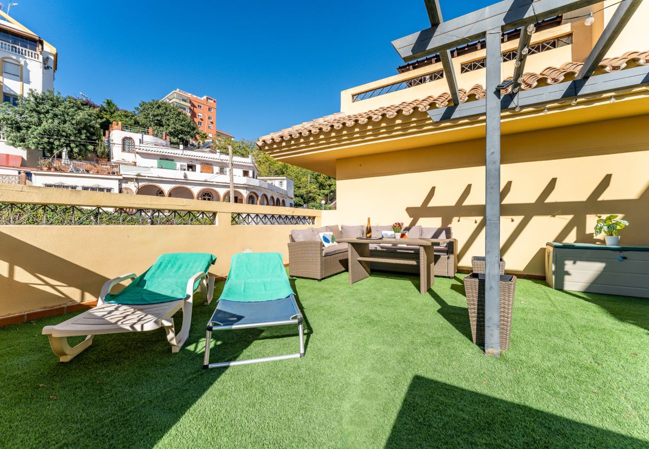 Apartamento en Torremolinos - MalagaSuite Beautiful Pool & Parking