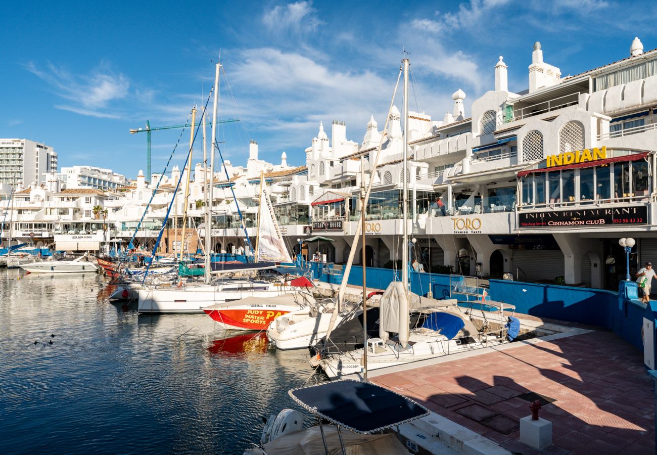 Ferienwohnung in Benalmádena - MalagaSuite Puerto Marina Benalmadena