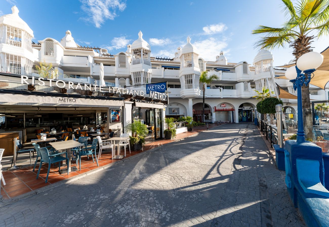 Ferienwohnung in Benalmádena - MalagaSuite Puerto Marina Benalmadena